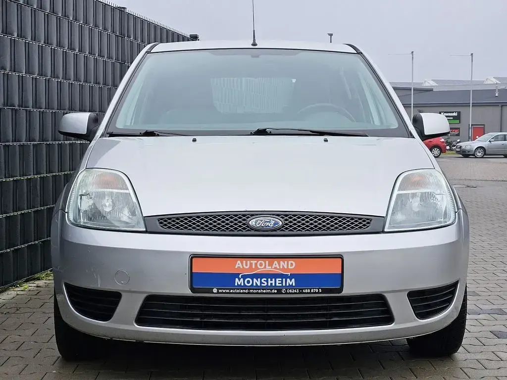 Gebraucht Ford Fiesta Ambiente 69 PS (50 kW) 2005 Silber Kleinwagen