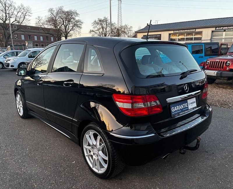 Gebraucht Mercedes B160 95 PS (69 kW) 2011 Schwarz Van / Kleinbus