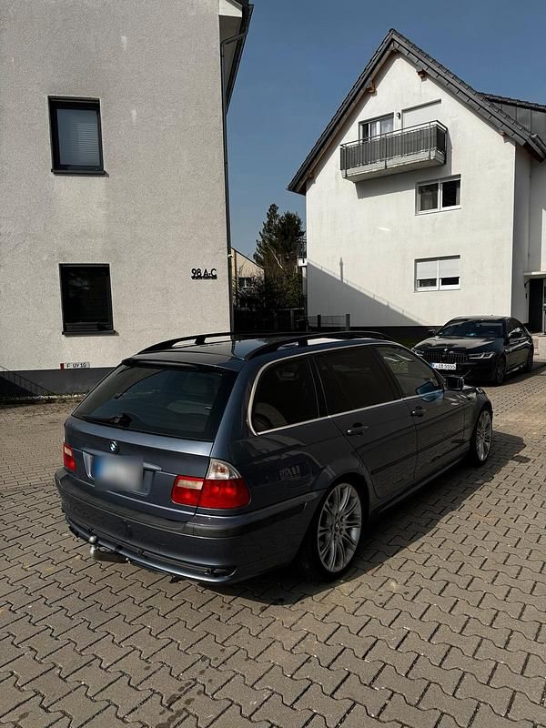Gebraucht BMW 320 170 PS (125 kW) 2005 Blau Kombi