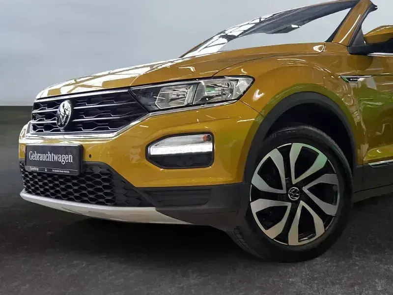 Begagnad VW T-Roc Active 110 HK (80 kW) 2021 Gul SUV