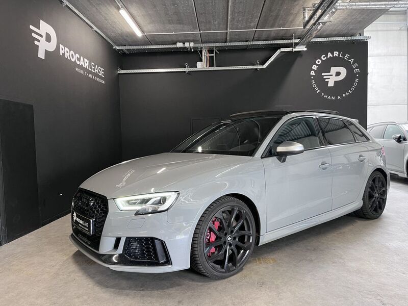 Grau Gebraucht 2018 Audi RS3 Sportback Sport Kleinwagen | 43.500 € (Teuer) - Bild 1/4