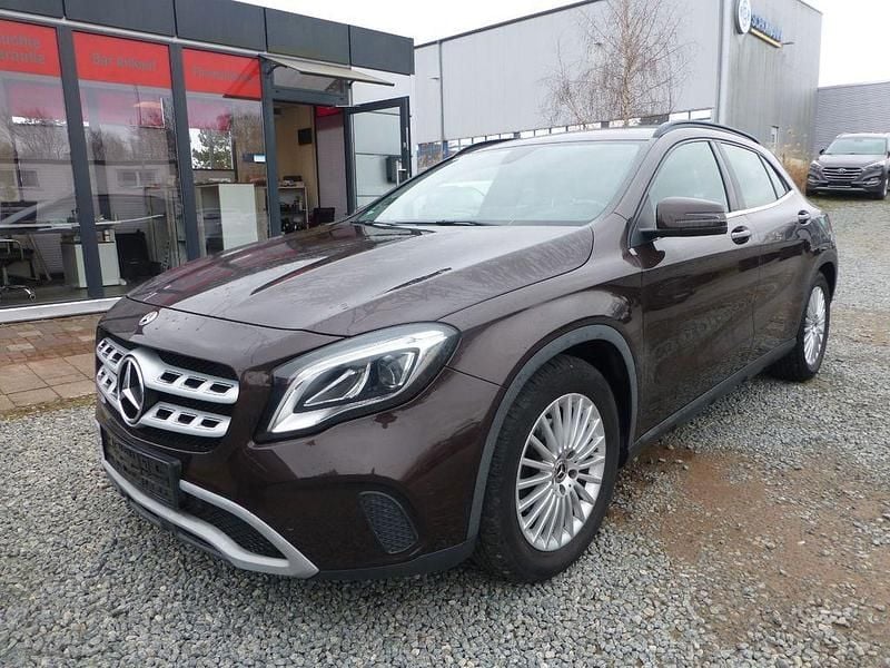 Gebraucht Mercedes GLA200 136 PS (100 kW) 2017 Braun SUV