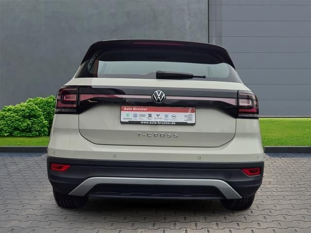 Gebraucht VW T-Cross Basis 95 PS (69 kW) 2023 Grau SUV