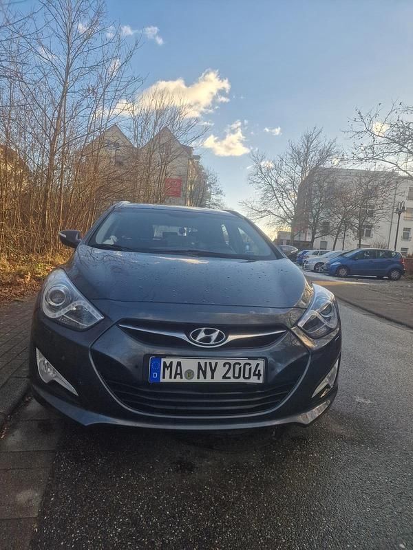 Gebraucht Hyundai i40 148 PS (108 kW) 2014 Grau Kombi