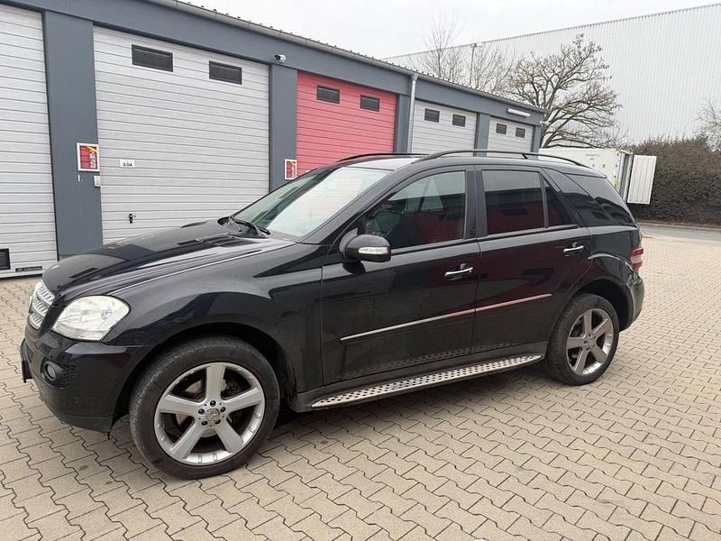 Gebraucht Mercedes ML320 224 PS (164 kW) 2008 Schwarz SUV