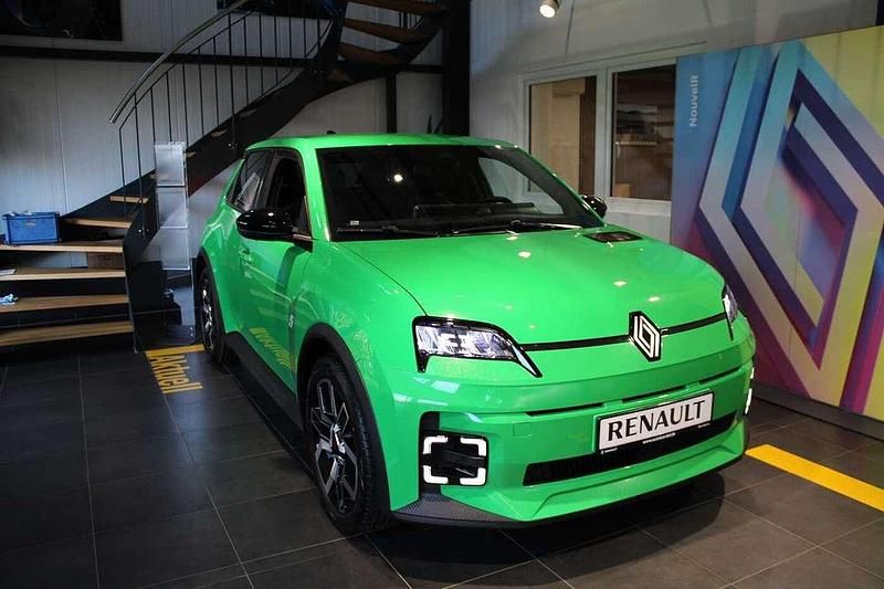 Pop green Neu 2024 Renault R5 Komfort Kleinwagen | 31.230 € (Superpreis) - Bild 1/4