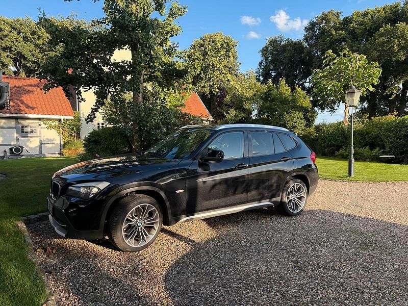 Schwarz Gebraucht 2011 BMW X1 SUV | 11.400 € (Fairer Preis) - Bild 1/4