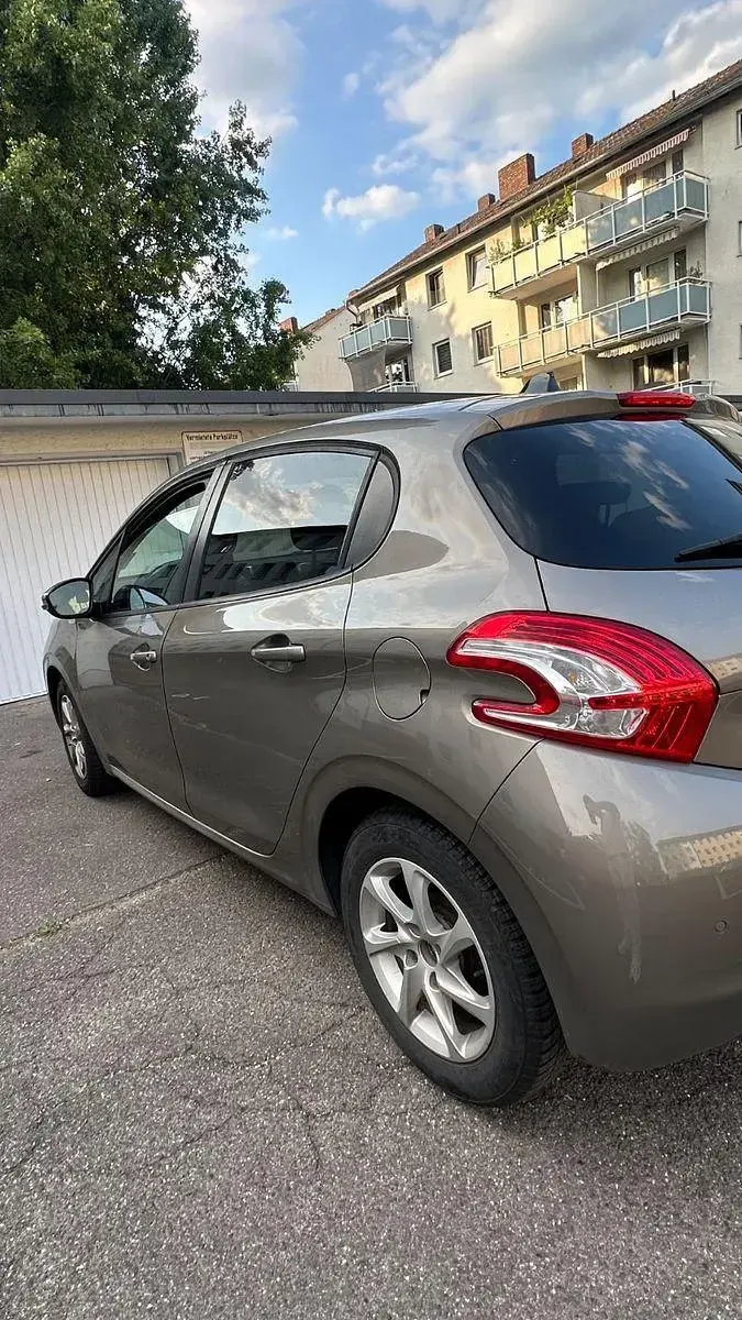 Gebraucht Peugeot 208 Style 82 PS (60 kW) 2013 Grau Kleinwagen