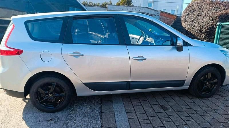 Gebraucht Renault Scénic III 110 PS (80 kW) 2012 Silber Van / Kleinbus
