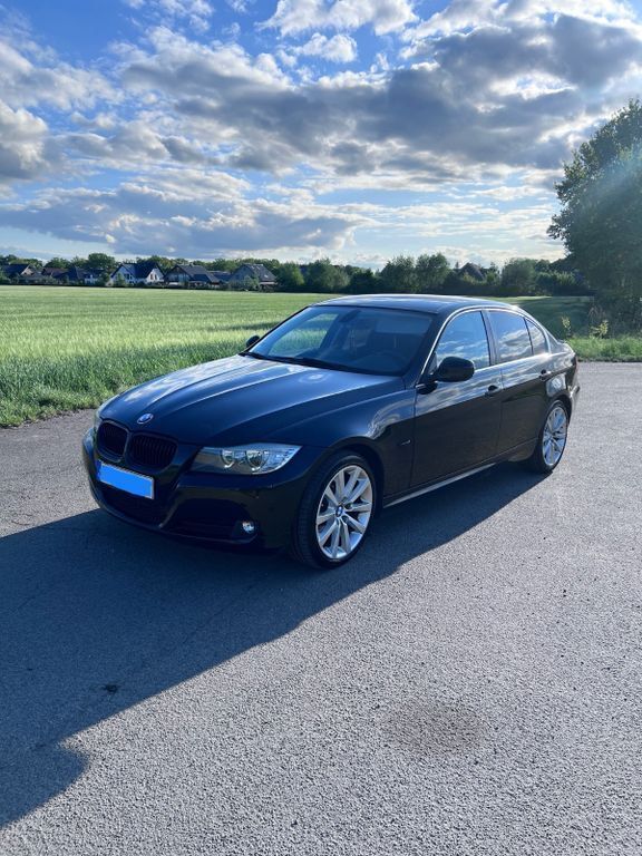 Schwarz Gebraucht 2011 BMW 330 Performance Limousine | 9.499 € (Fairer Preis) - Bild 1/4