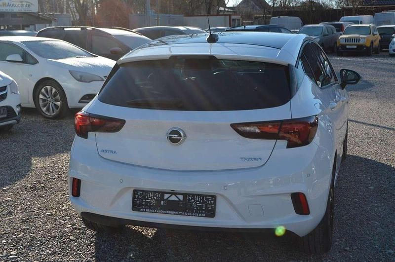 Gebraucht Opel Astra 125 PS (91 kW) 2018 Schneeweiss/olympic/summit whi Limousine