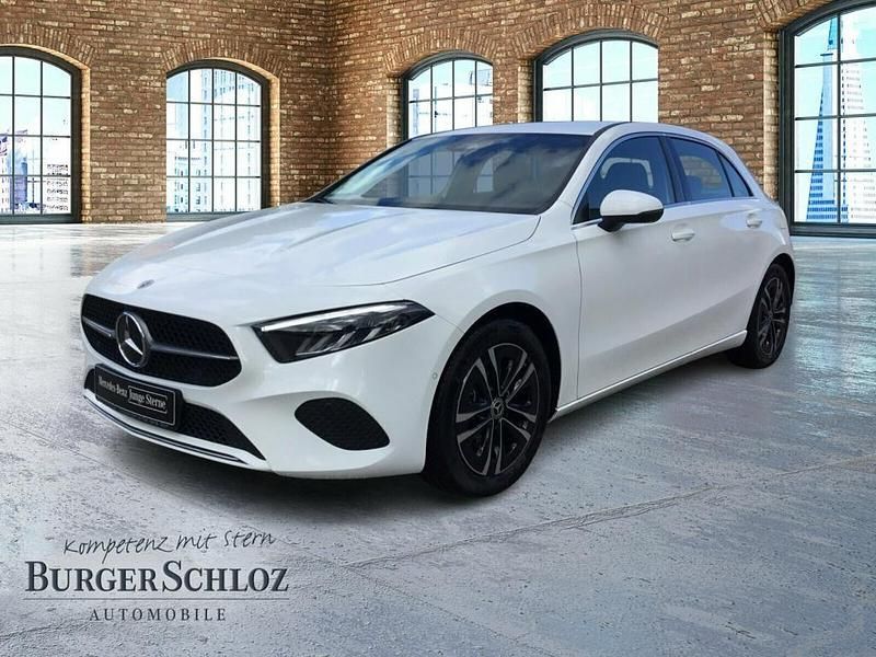 Unilack polarweiß Gebraucht 2024 Mercedes A180 Progressive Limousine | 27.890 € (Guter Preis) - Bild 1/4