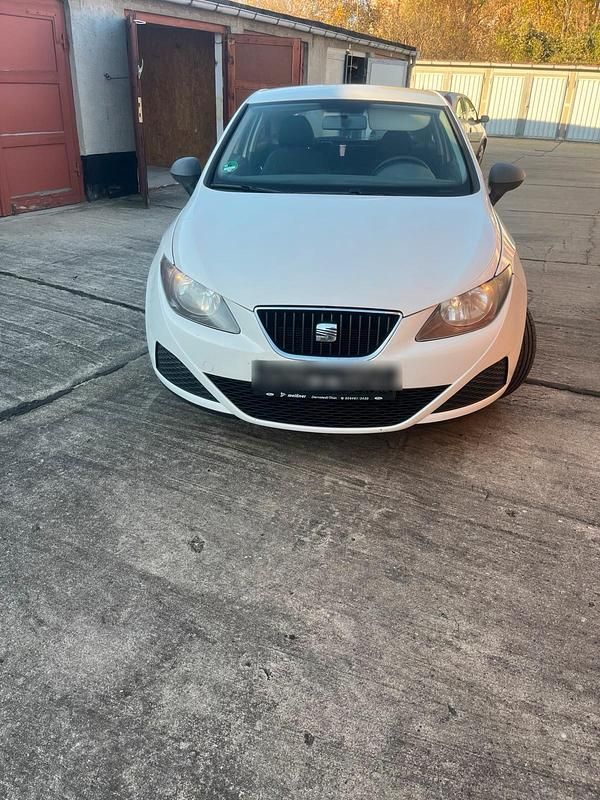 Weiß Gebraucht 2011 Seat Ibiza Kleinwagen | 2.250 € (Superpreis) - Bild 1/4