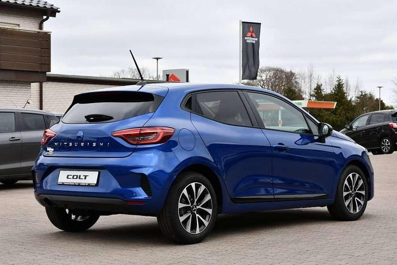 Neu Mitsubishi Colt Plus 91 PS (66 kW) 2025 Royalblau metallic Limousine