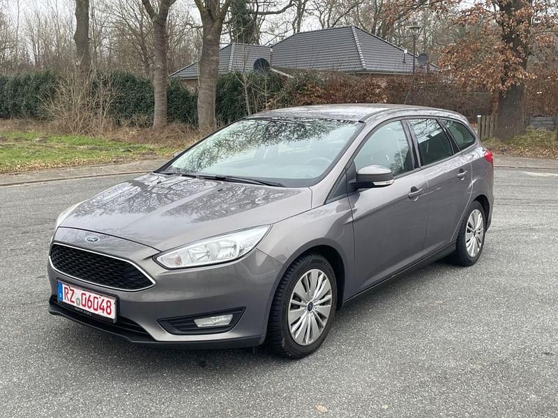 Braun Gebraucht 2016 Ford Focus Limousine | 4.200 € (Superpreis) - Bild 1/4