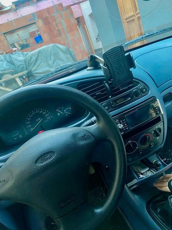 Gebraucht Ford Fiesta 65 PS (47 kW) 1997 Rot Kleinwagen