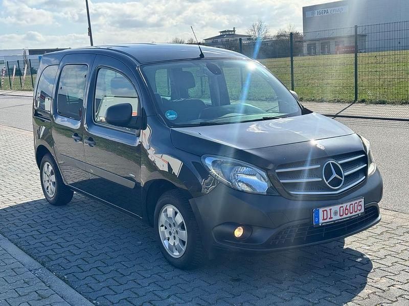 Gebraucht Mercedes Citan 111 110 PS (80 kW) 2017 Schwarz Kombi