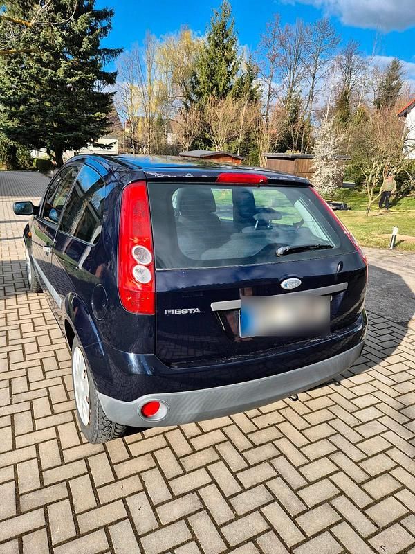 Gebraucht Ford Fiesta 60 PS (44 kW) 2006 Blau Kleinwagen