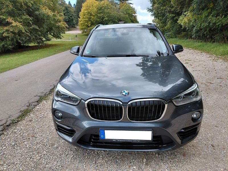 Grau Gebraucht 2019 BMW X1 Sport Line SUV | 25.000 € (Fairer Preis) - Bild 1/4