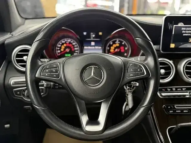 Gebraucht Mercedes GLC220 170 PS (125 kW) 2015 Polarweiss  unilack SUV