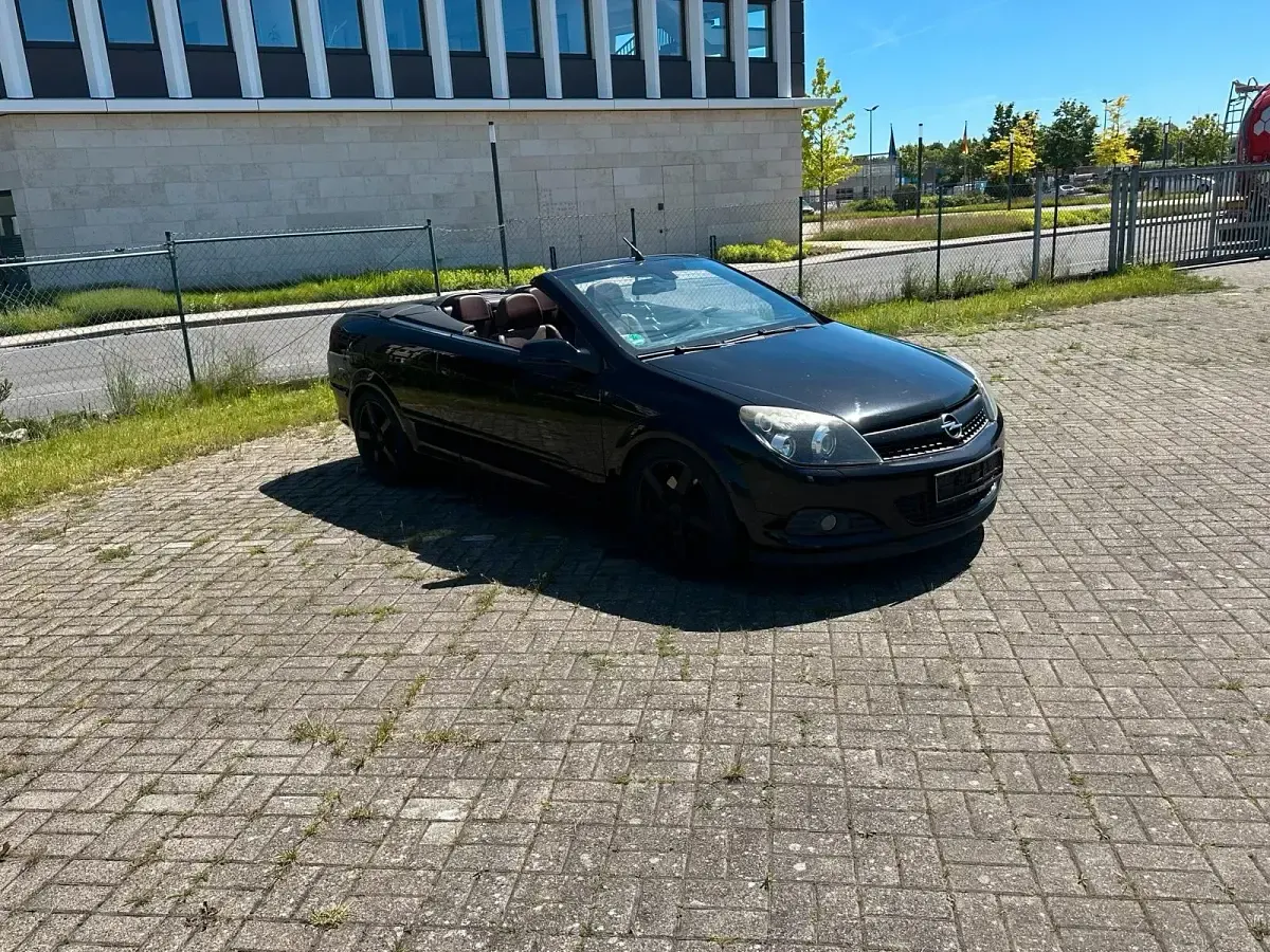 Gebraucht Opel Astra Cabriolet 150 PS (110 kW) 2007 Schwarz Cabrio