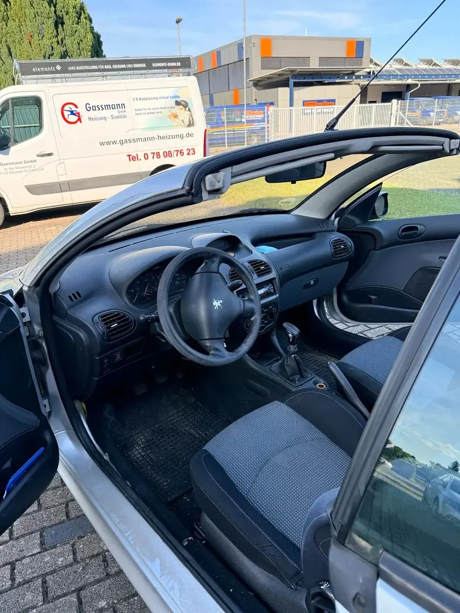 Gebraucht Peugeot 206 CC 110 PS (80 kW) 2002 Silber Cabrio