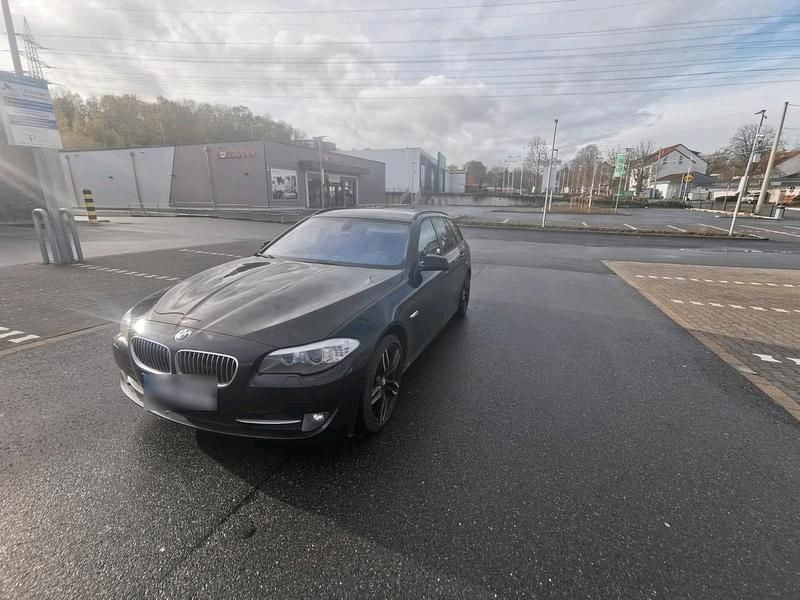 Gebraucht BMW 520 184 PS (135 kW) 2011 Schwarz Kombi