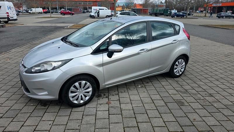 Gebraucht Ford Fiesta 52 PS (38 kW) 2009 Silber Kleinwagen