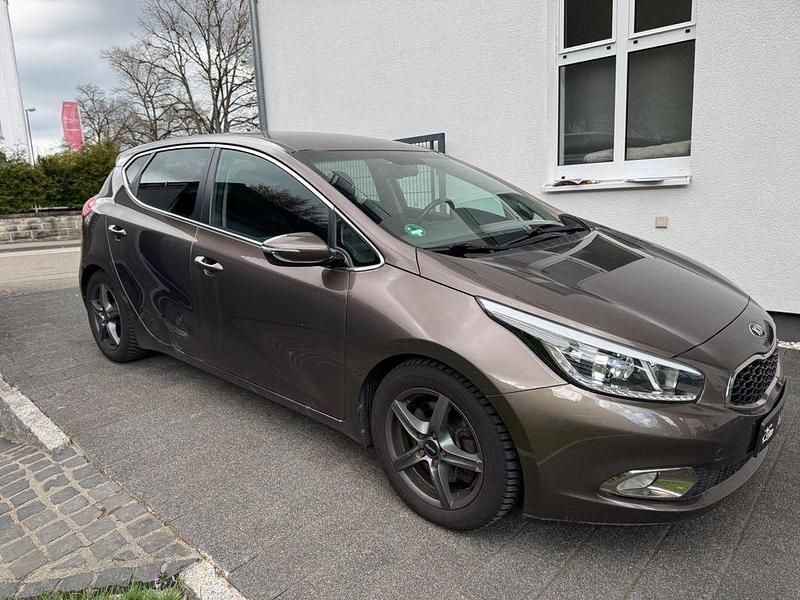 Usado Kia Ceed Vision 128 HP (94 kW) 2014 Citadino