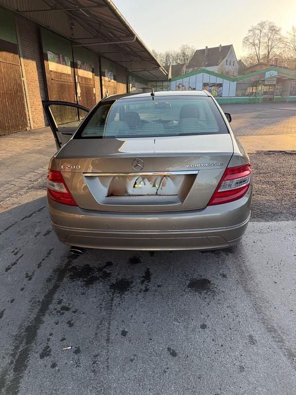 Second-hand Mercedes C200 Elegance 186 CP (136 kW) 2007 Auriu Berlinǎ