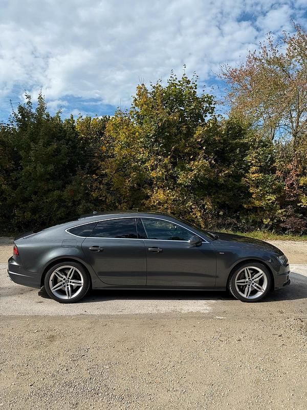 Grau Gebraucht 2015 Audi A7 S-Line Kleinwagen | 23.500 € (Guter Preis) - Bild 1/4