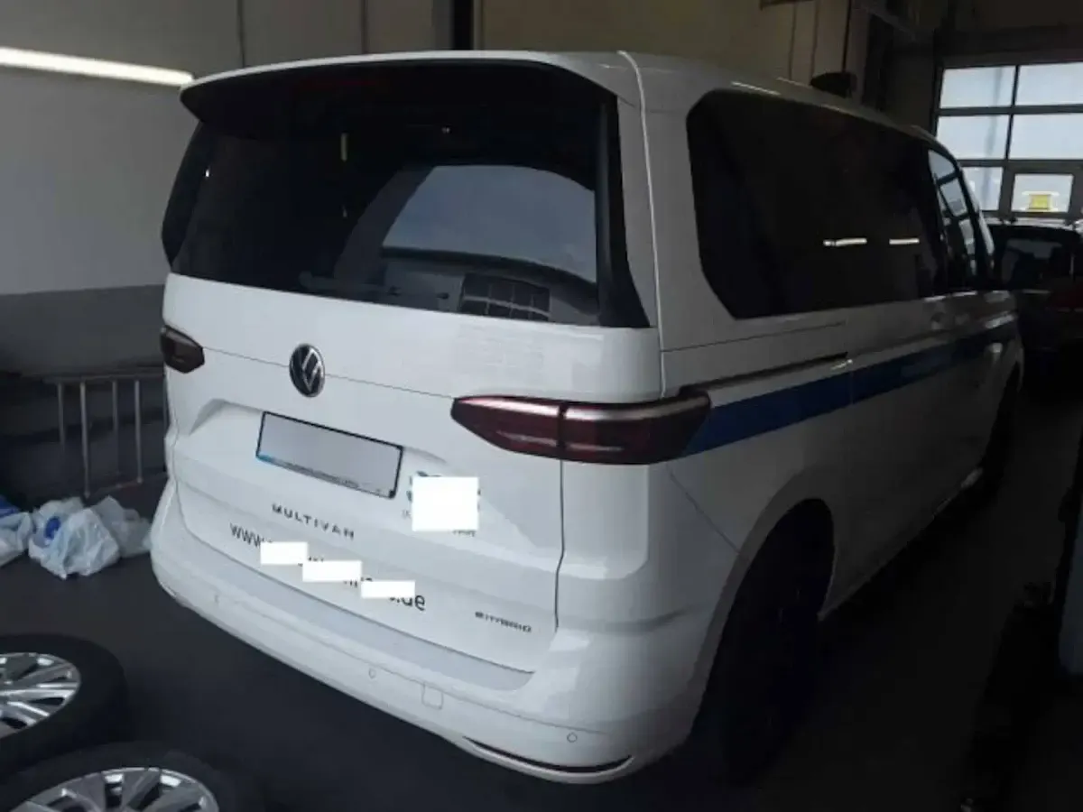 Gebraucht VW Multivan Life 218 PS (160 kW) 2022 Weiß Van / Kleinbus