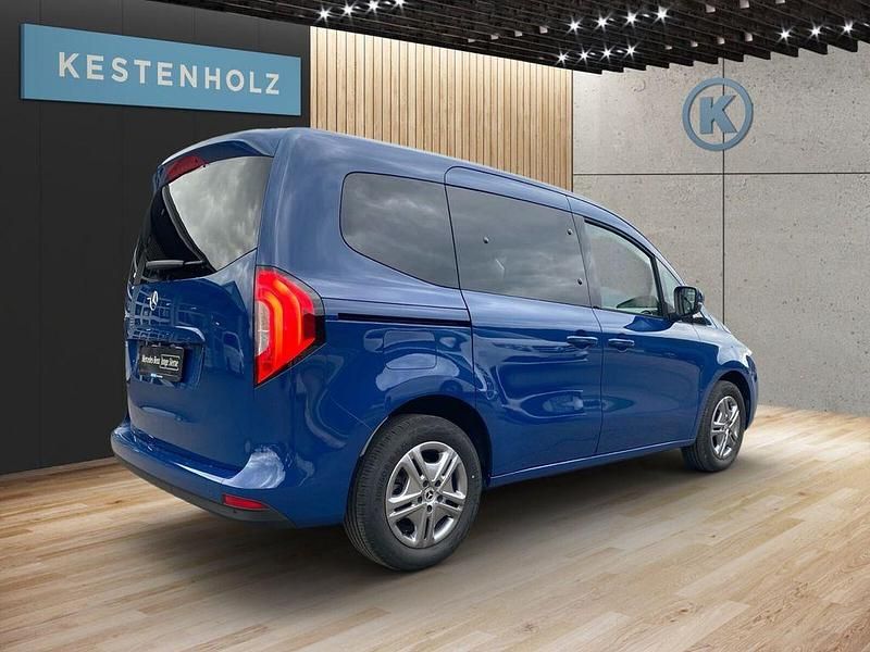 Gebraucht Mercedes T180 Style 131 PS (96 kW) 2024 Blau Van / Kleinbus