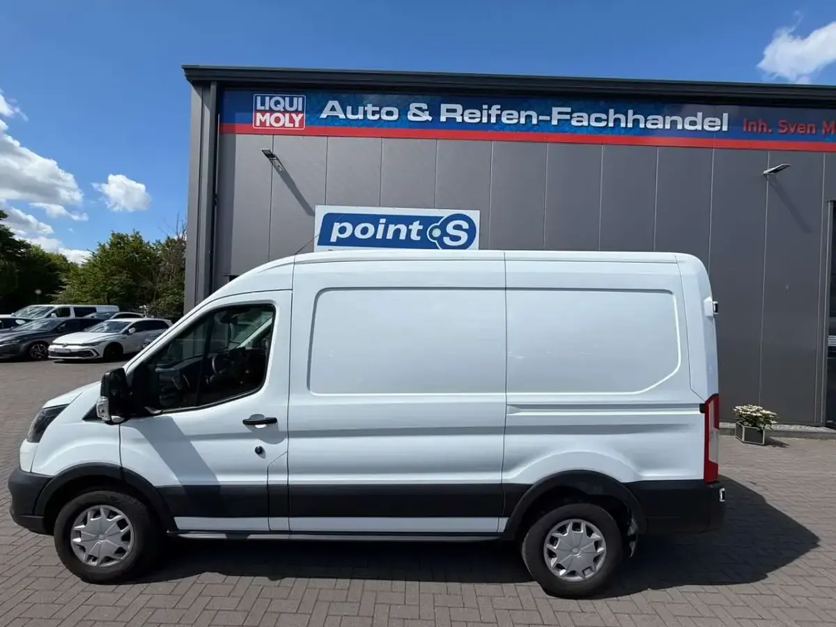 Gebraucht Ford Transit Trend 131 PS (96 kW) 2024 Frostweiß Van / Kleinbus