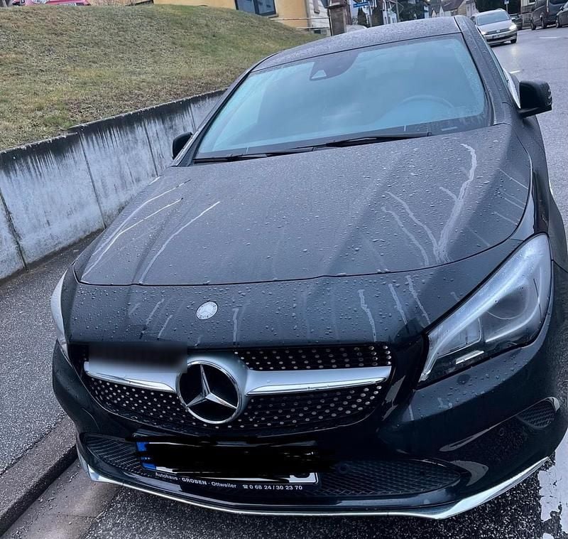 Gebraucht Mercedes CLA180 122 PS (89 kW) 2016 Schwarz Limousine