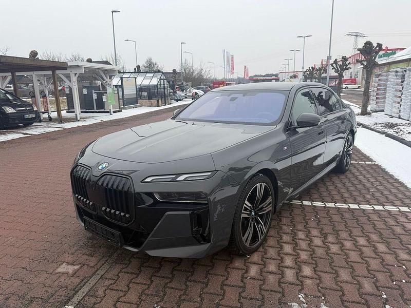 Gebraucht BMW 740 M Sport 299 PS (219 kW) 2023 Grau Limousine