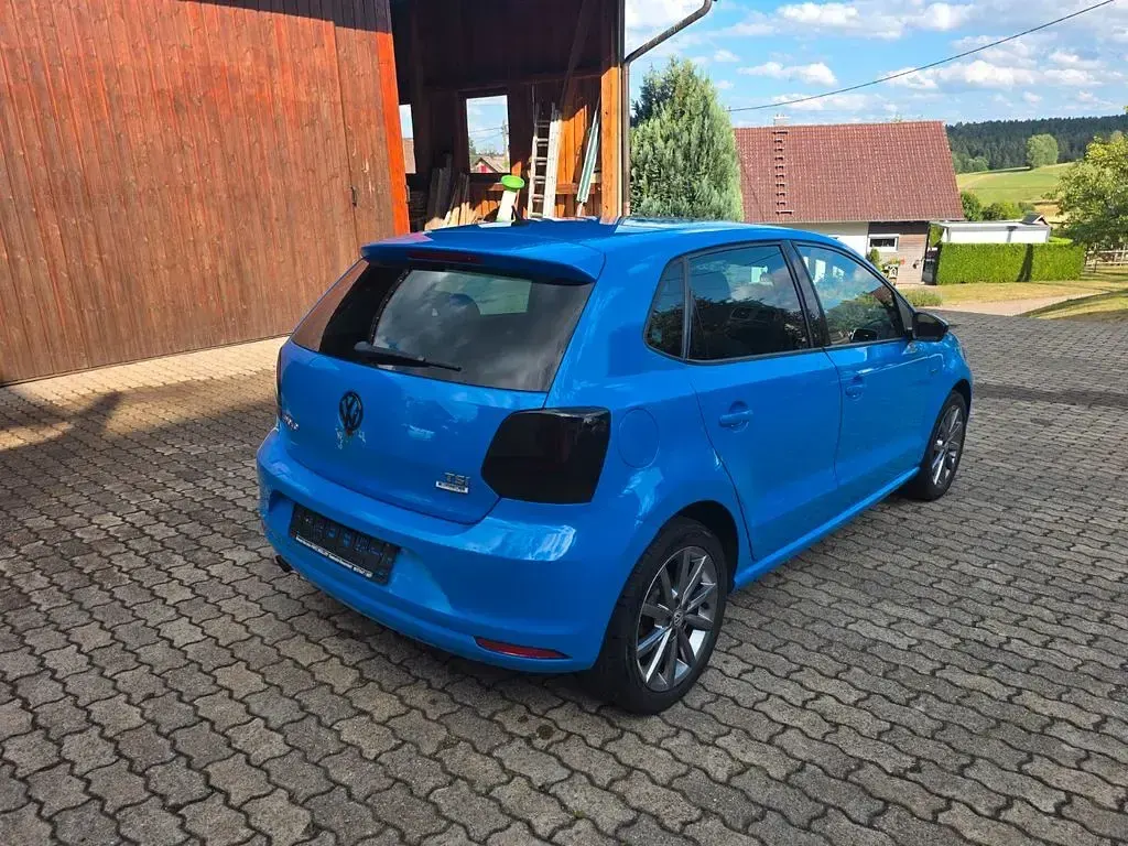 Gebraucht VW Polo 90 PS (66 kW) 2014 Blau Limousine