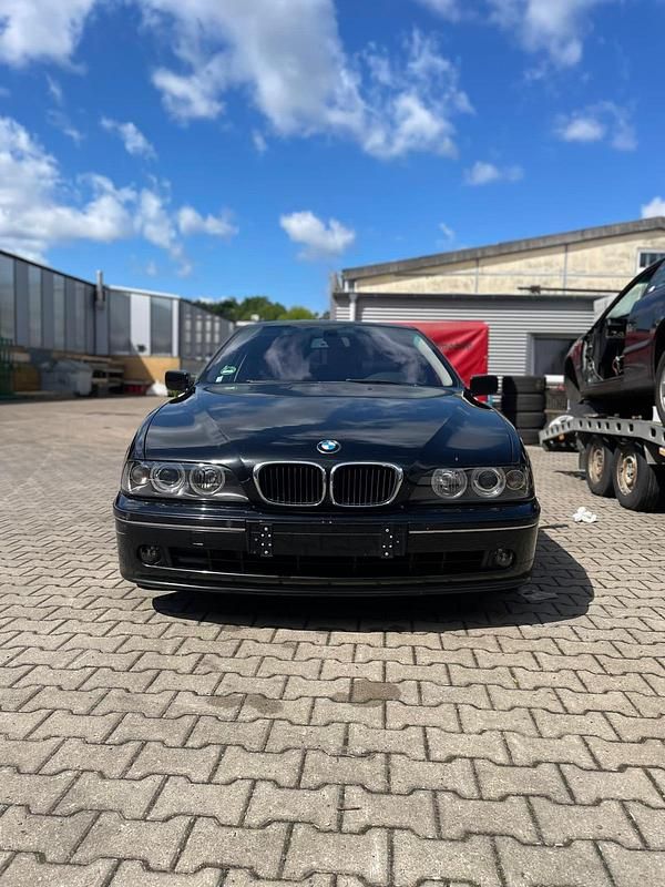 Gebraucht BMW 525 Basis 192 PS (141 kW) 2002 Schwarz Limousine