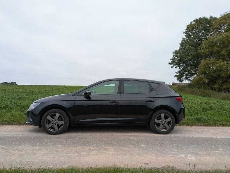 Schwarz Gebraucht 2014 Seat Leon Style Limousine | 5.500 € (Guter Preis) - Bild 1/4