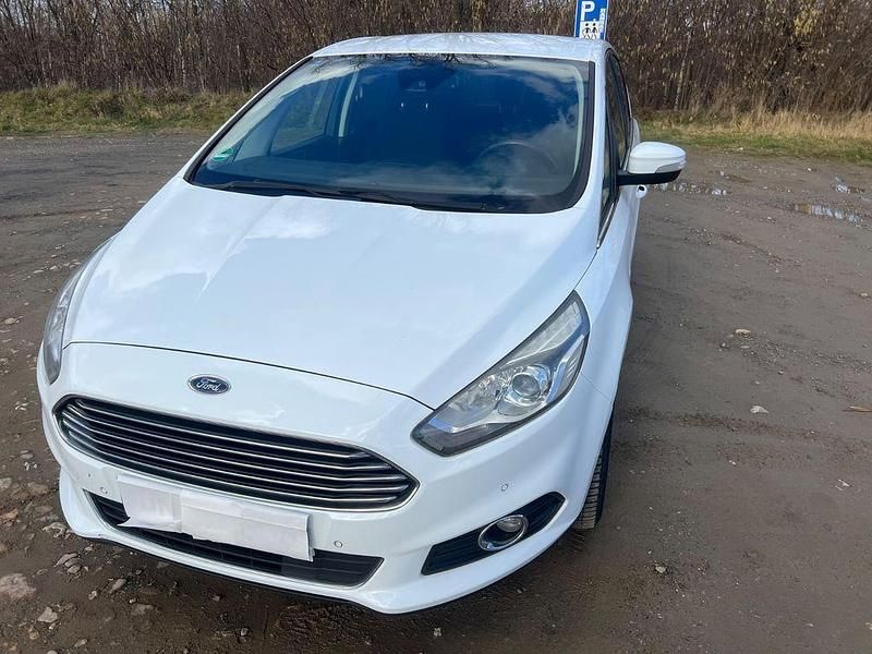 Weiß Gebraucht 2017 Ford S-MAX Titanium Van / Kleinbus | 10.500 € (Superpreis) - Bild 1/4