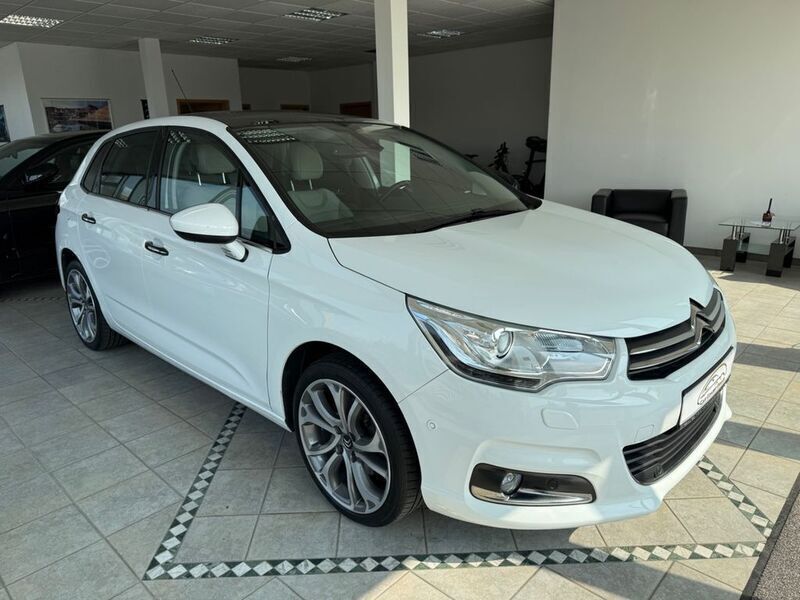 Weiß Gebraucht 2016 Citroën C4 Shine Limousine | 9.699 € (Etwas zu teuer) - Bild 1/4