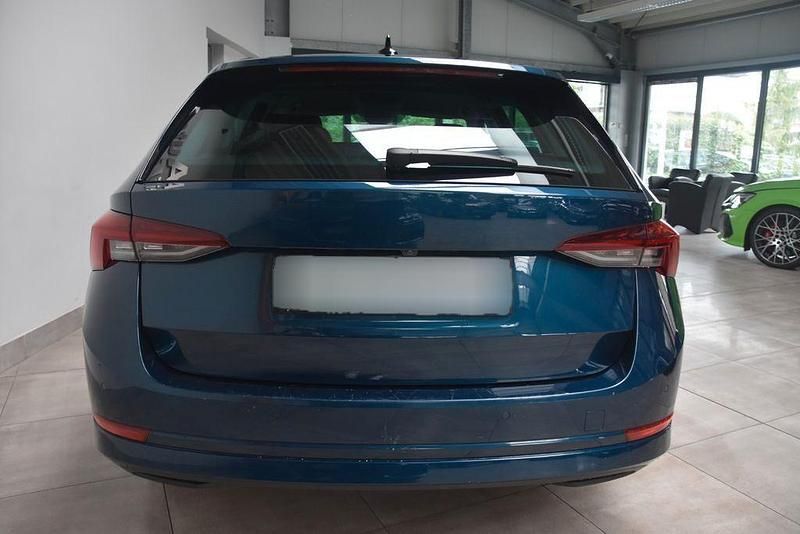 Gebraucht Skoda Octavia Clever 116 PS (85 kW) 2022 Blau metallic Kombi