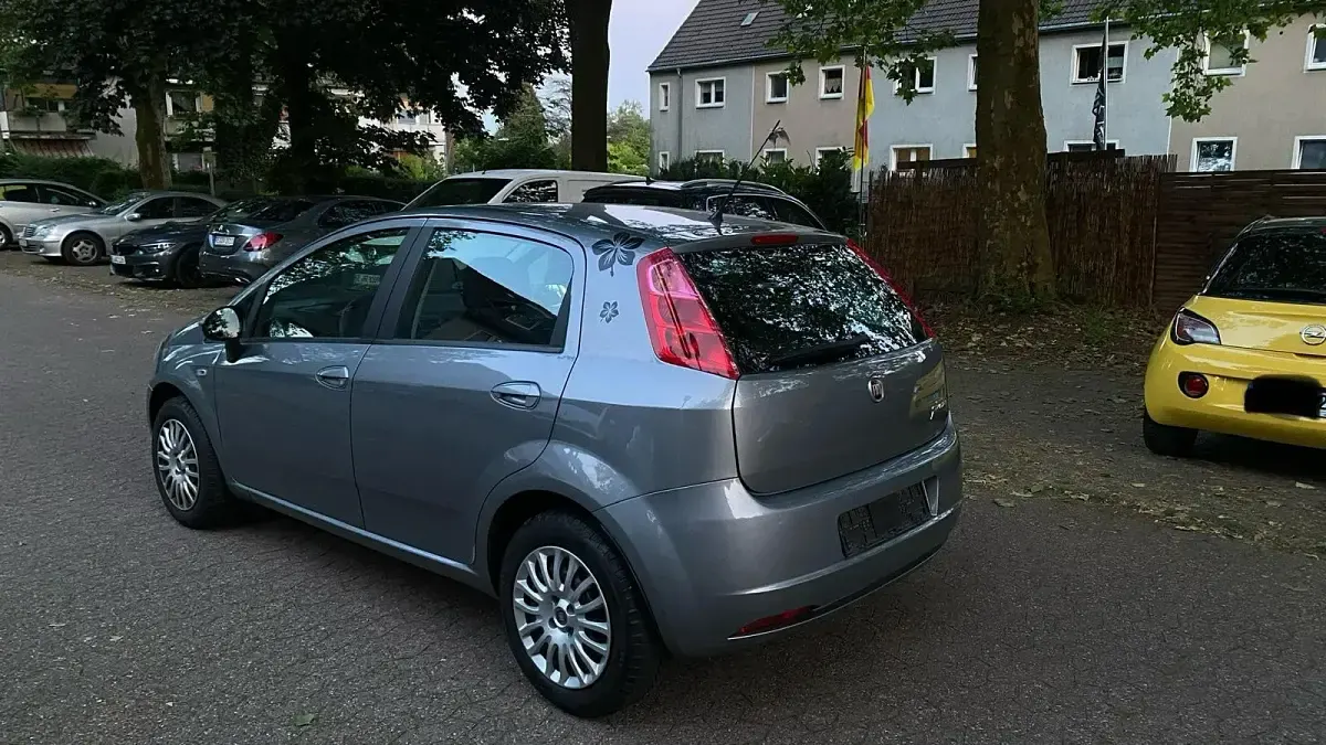 Gebraucht Fiat Grande Punto 77 PS (56 kW) 2009 Grau Kleinwagen