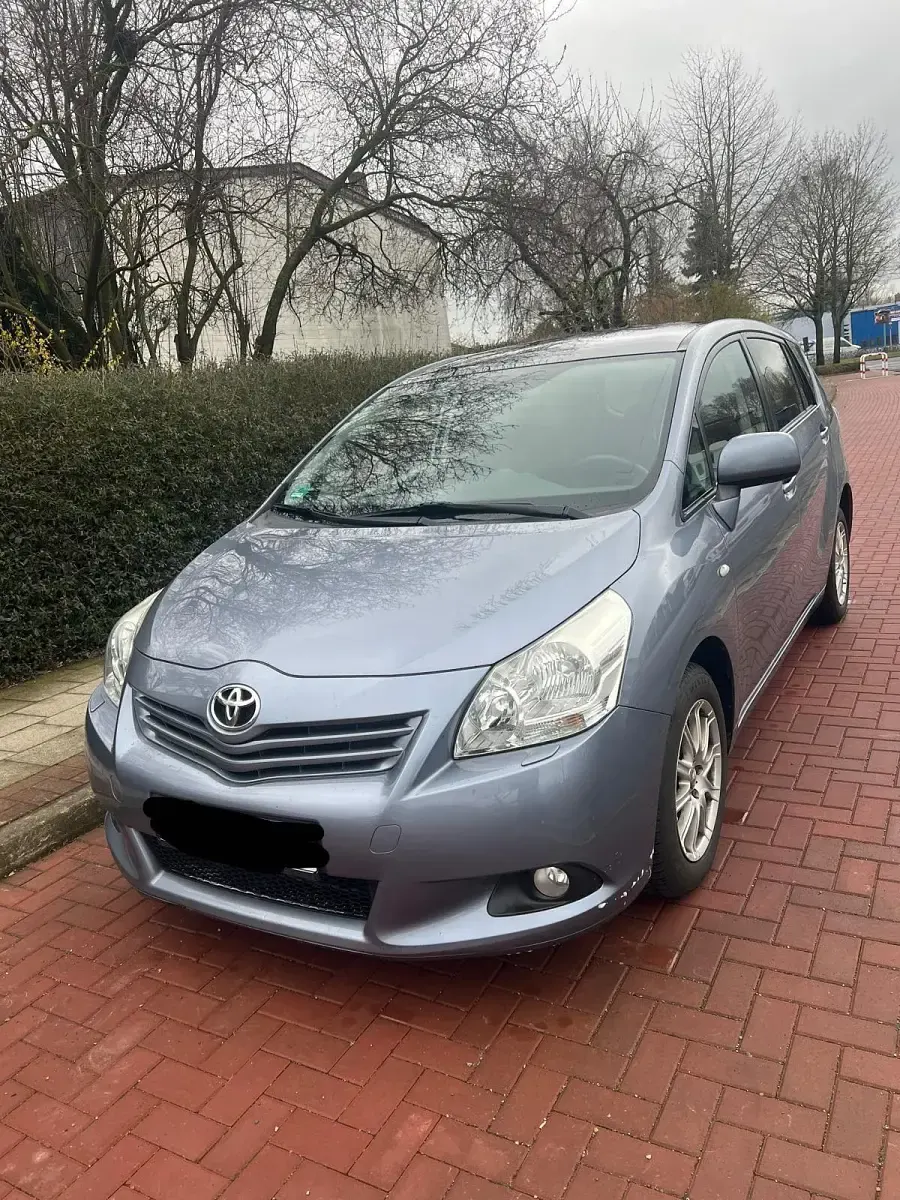 Gebraucht Toyota Verso 147 PS (108 kW) 2010 Blau Van / Kleinbus