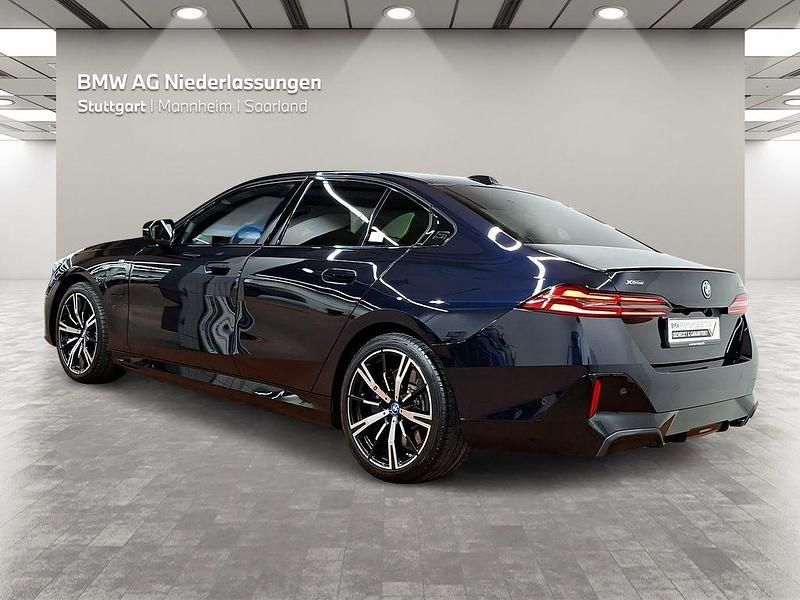 Gebraucht BMW 550e Comfort Edition 313 PS (230 kW) 2025 Schwarz Limousine