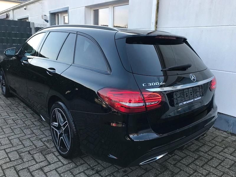 Gebraucht Mercedes C300 AMG line 194 PS (142 kW) 2020 Schwarz Kombi