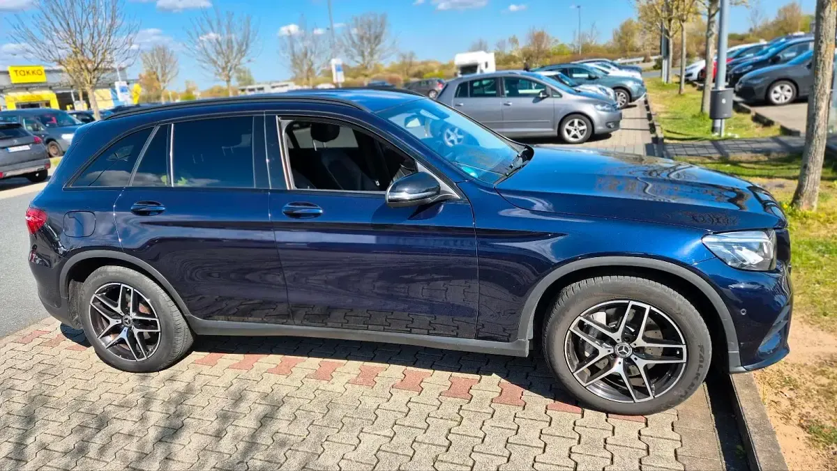 Gebraucht Mercedes GLC250 AMG line 211 PS (155 kW) 2019 Blau SUV