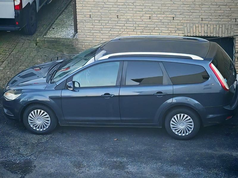 Gebraucht Ford Focus 102 PS (75 kW) 2008 Grau Kombi