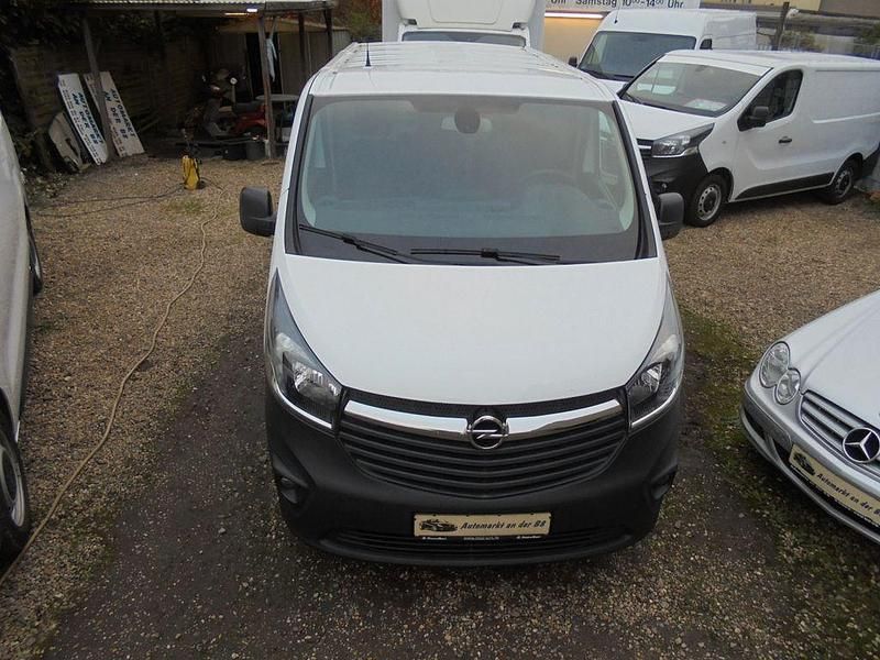 Gebraucht Opel Vivaro 121 PS (88 kW) 2019 Weiß Van / Kleinbus