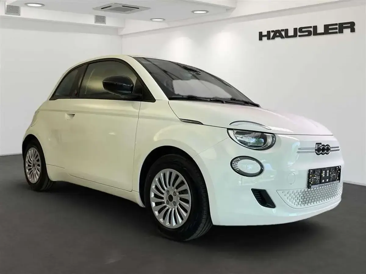Gebraucht Fiat 500e Red 86 kW (118 PS) 2025 Arktis weiß Kleinwagen